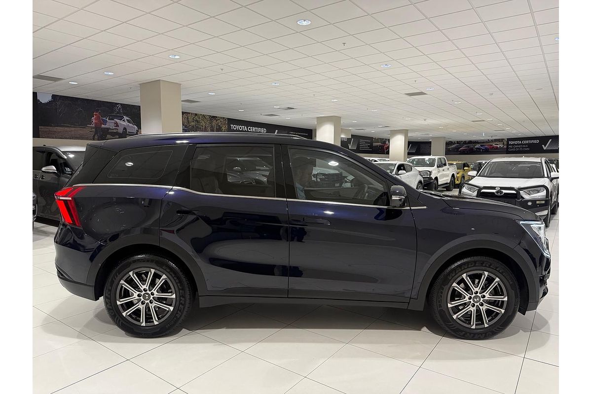 2023 Mahindra XUV700 AX7L