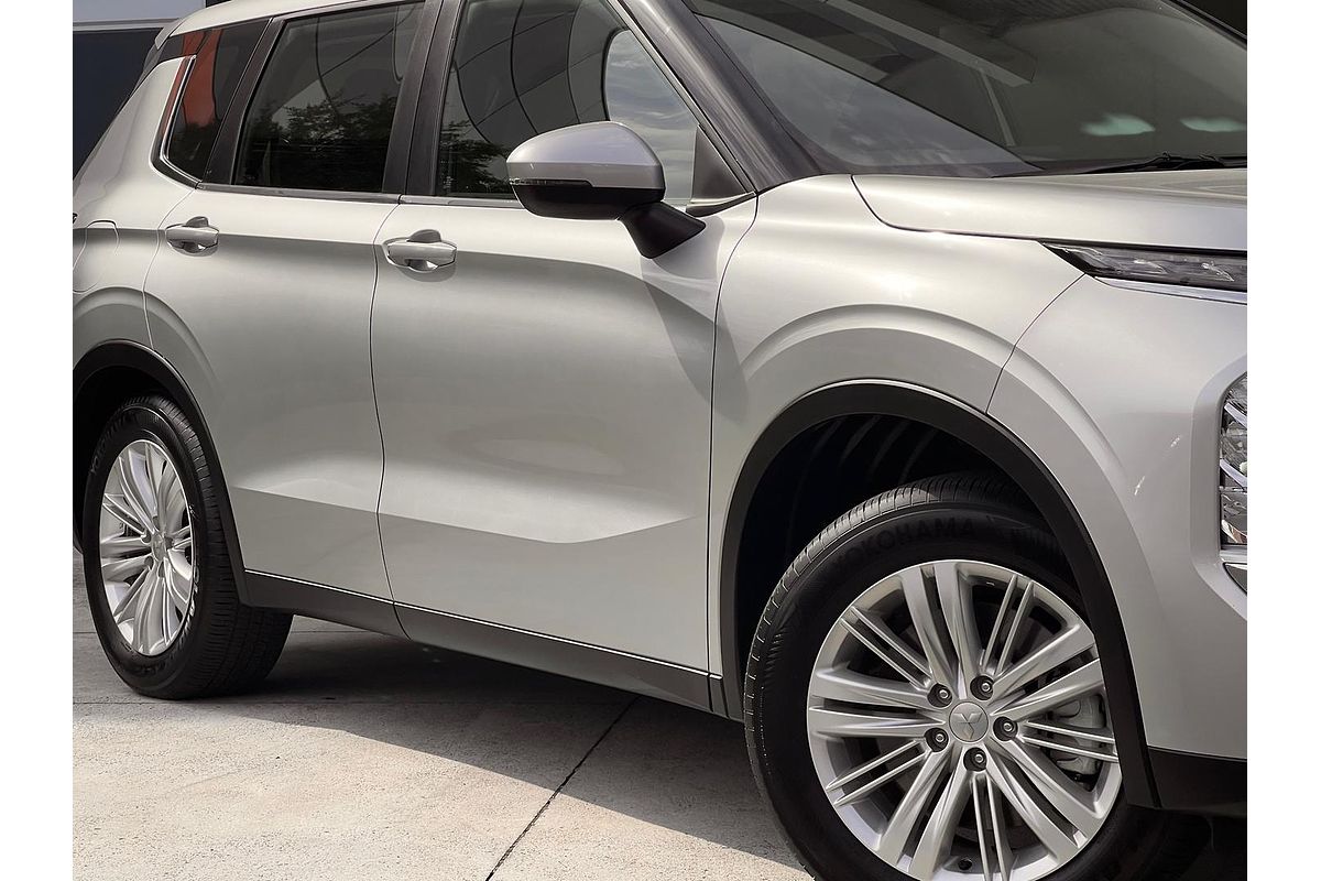 2024 Mitsubishi Outlander ES ZM