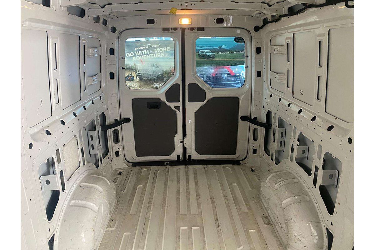 CRAFTER 35 TDI340 RUNNER SY1 MEDIUM WHEELBASE MANUAL MY18