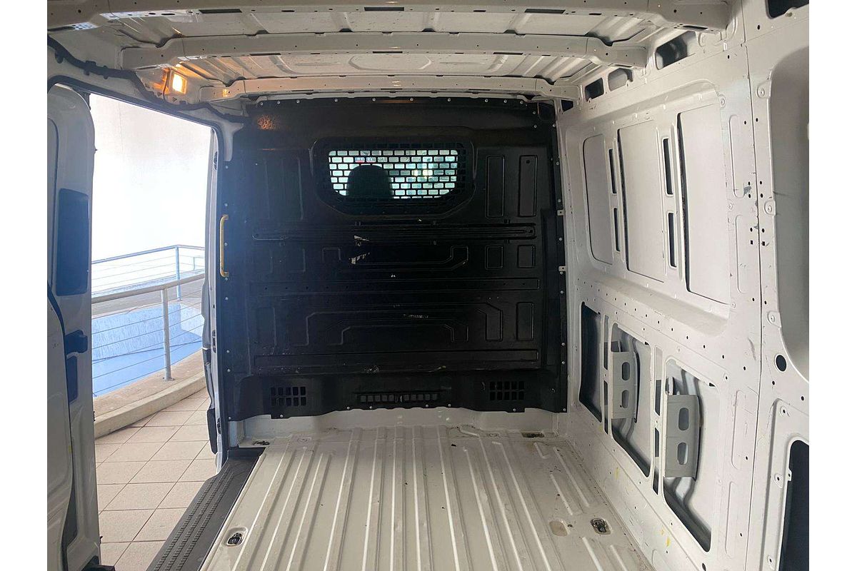 CRAFTER 35 TDI340 RUNNER SY1 MEDIUM WHEELBASE MANUAL MY18