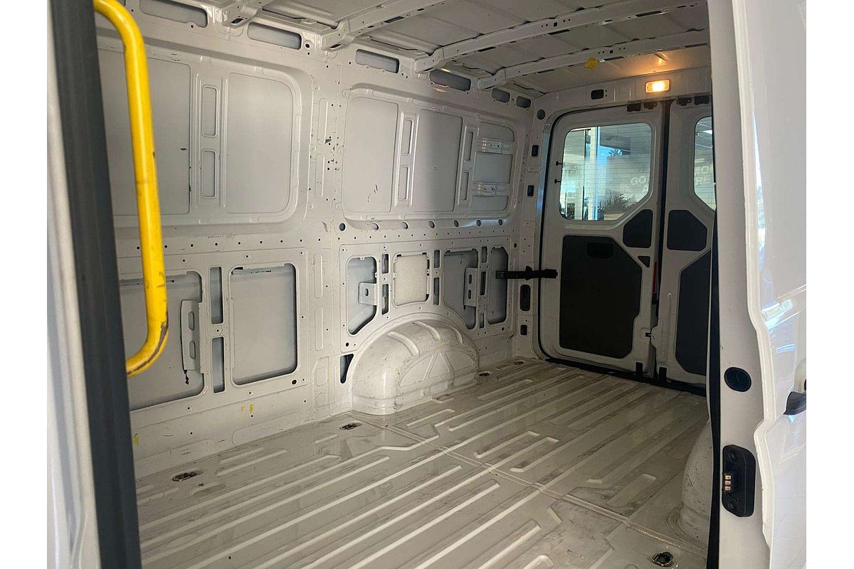 CRAFTER 35 TDI340 RUNNER SY1 MEDIUM WHEELBASE MANUAL MY18