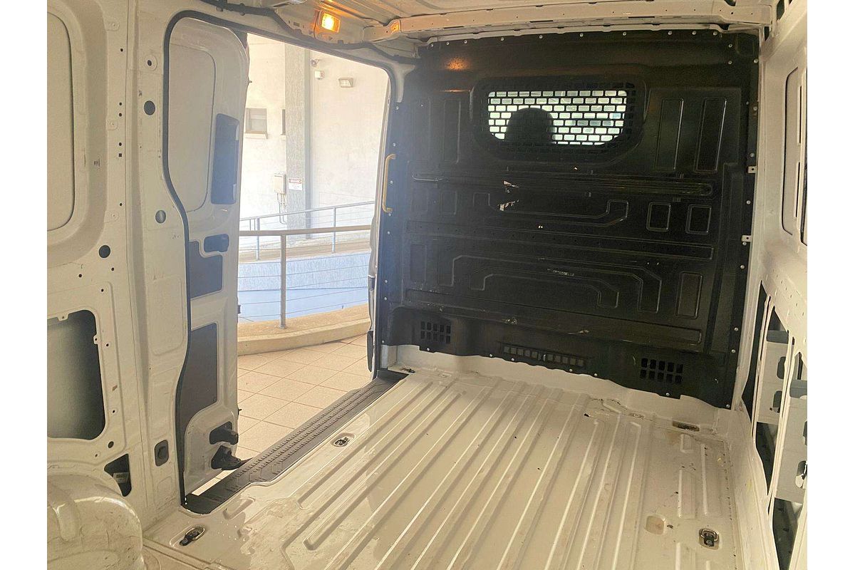 CRAFTER 35 TDI340 RUNNER SY1 MEDIUM WHEELBASE MANUAL MY18