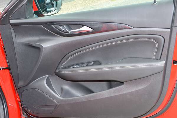 2017 Holden Commodore RS-V ZB thumb-15