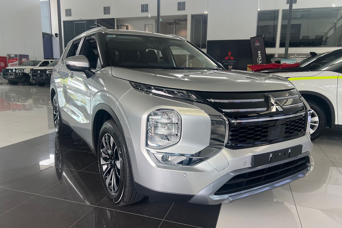 2025 Mitsubishi Outlander LS ZM