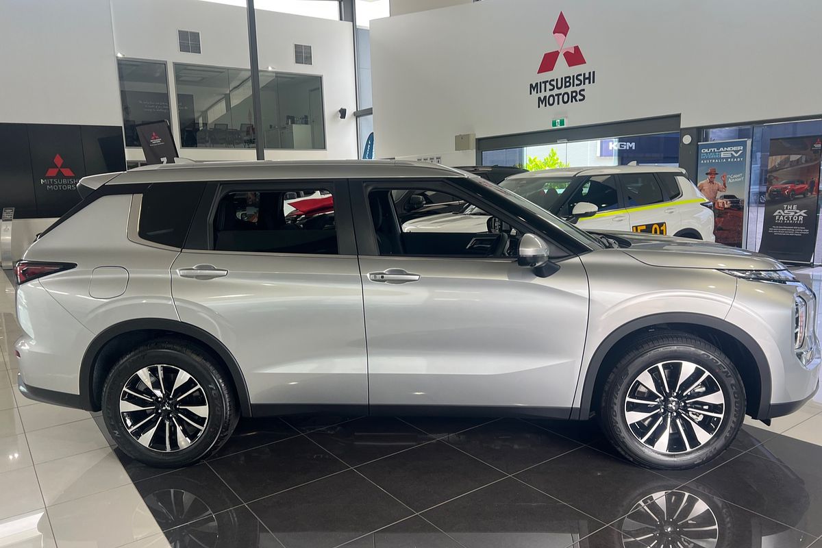 2025 Mitsubishi Outlander LS ZM