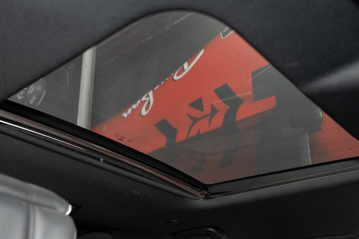 2021 Land Rover Discovery P360 R-Dynamic SE Series 5