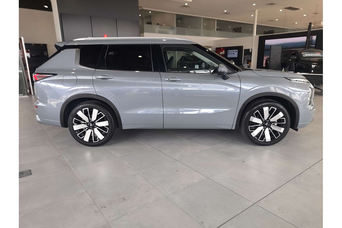 2025 Mitsubishi Outlander Exceed ZM