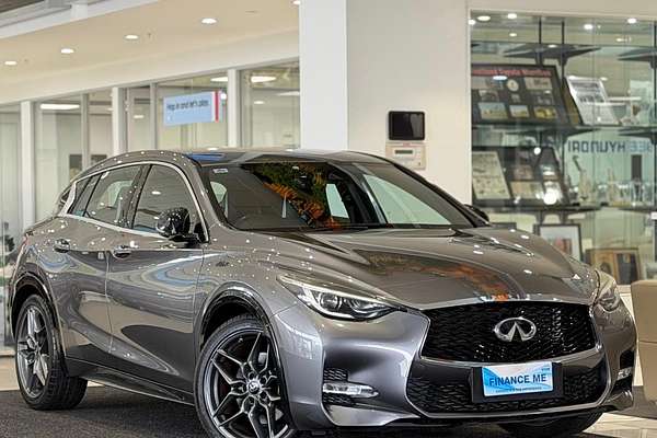 2016 INFINITI Q30 Sport H15