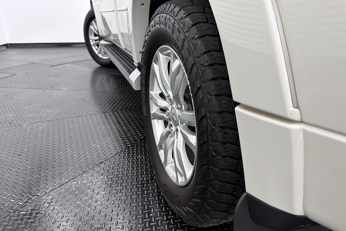 2017 Mitsubishi Pajero Exceed NX