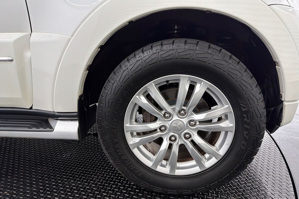 2017 Mitsubishi Pajero Exceed NX