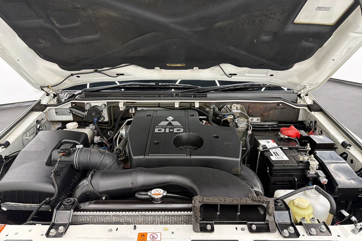 2017 Mitsubishi Pajero Exceed NX