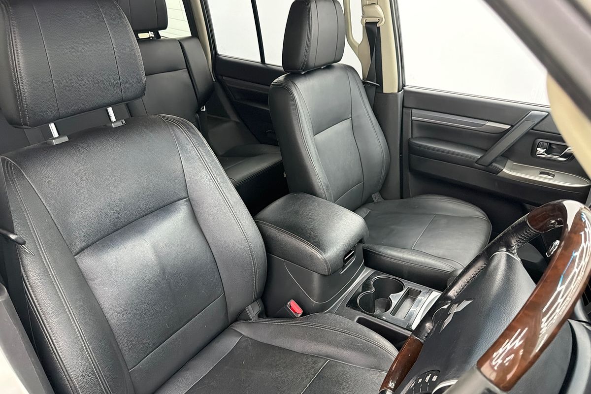 2017 Mitsubishi Pajero Exceed NX