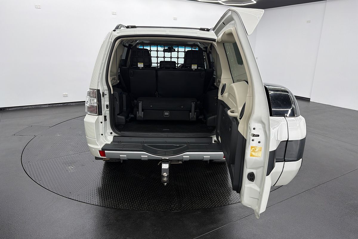 2017 Mitsubishi Pajero Exceed NX