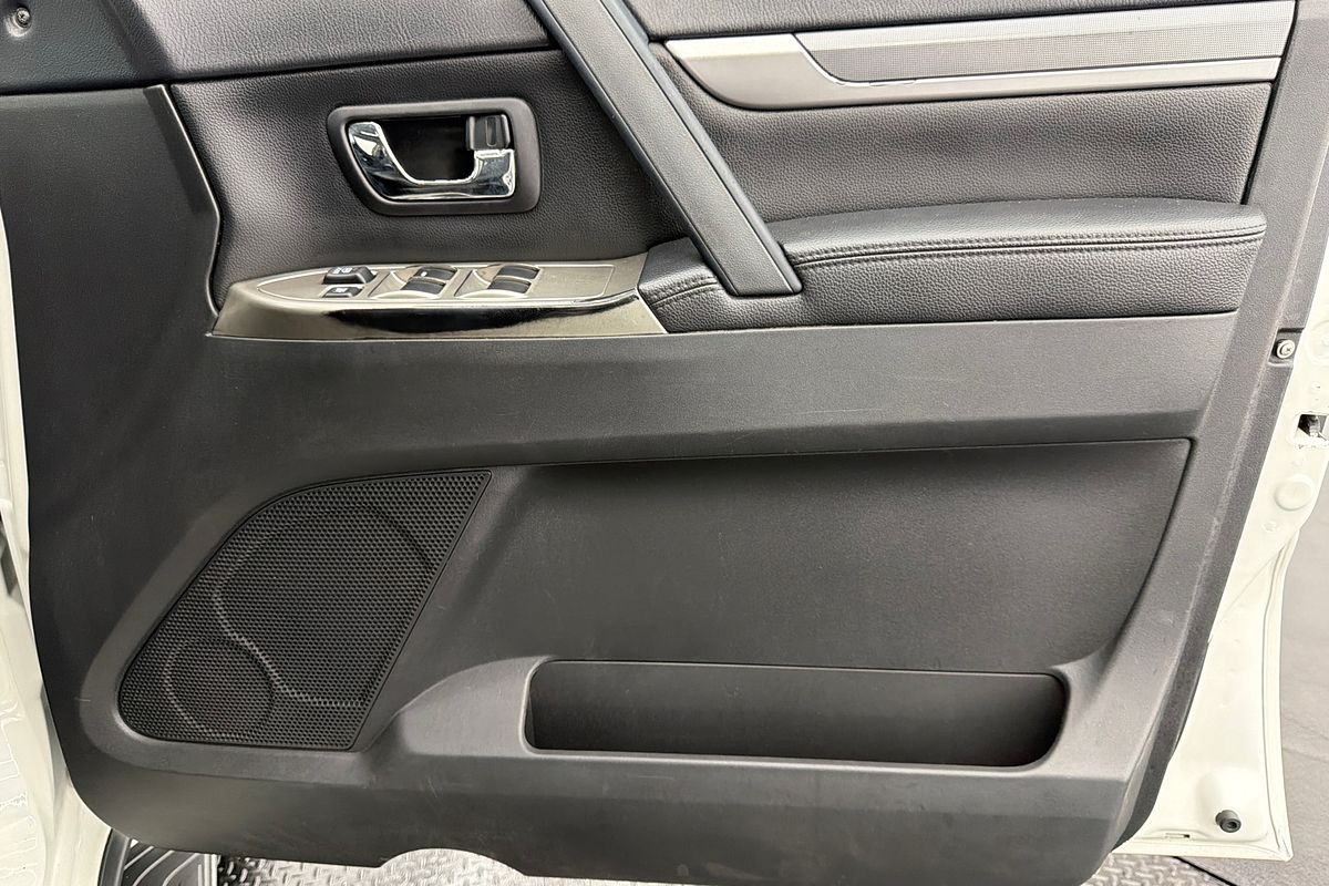 2017 Mitsubishi Pajero Exceed NX