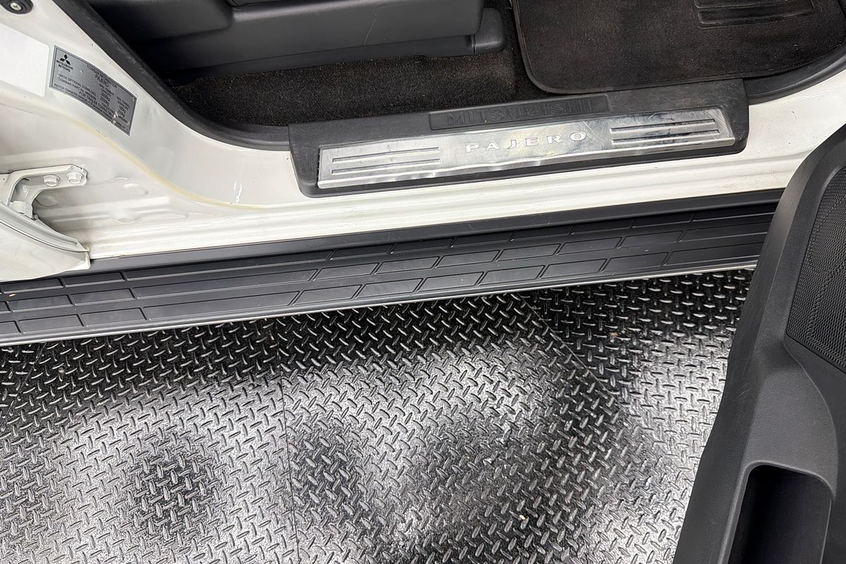 2017 Mitsubishi Pajero Exceed NX