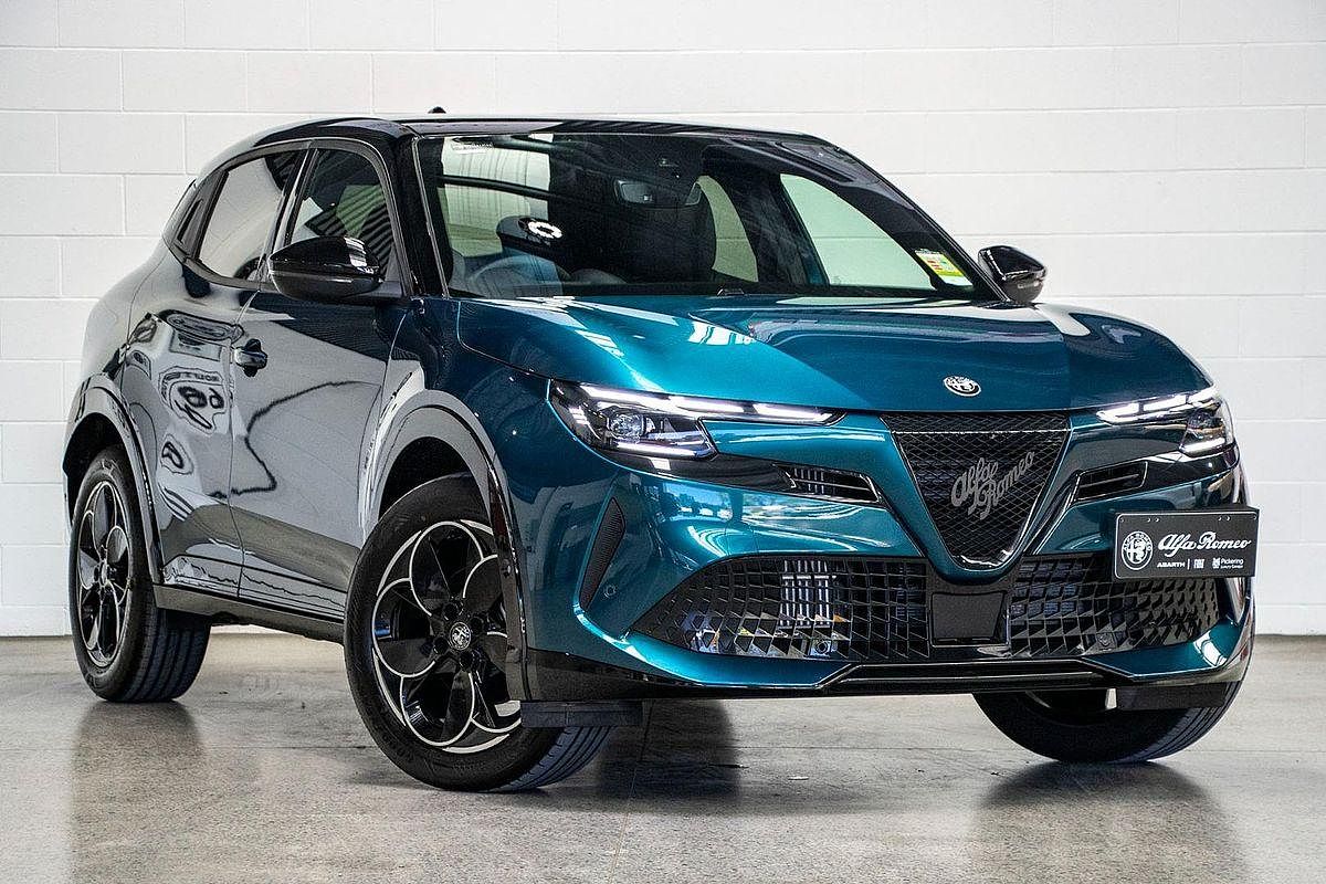 2025 Alfa Romeo Junior Ibrida