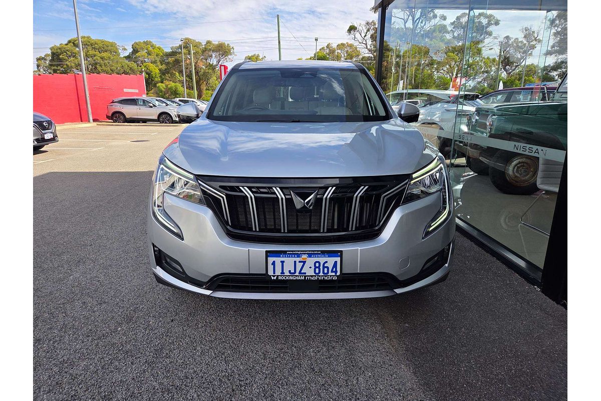 2024 Mahindra XUV700 AX7L