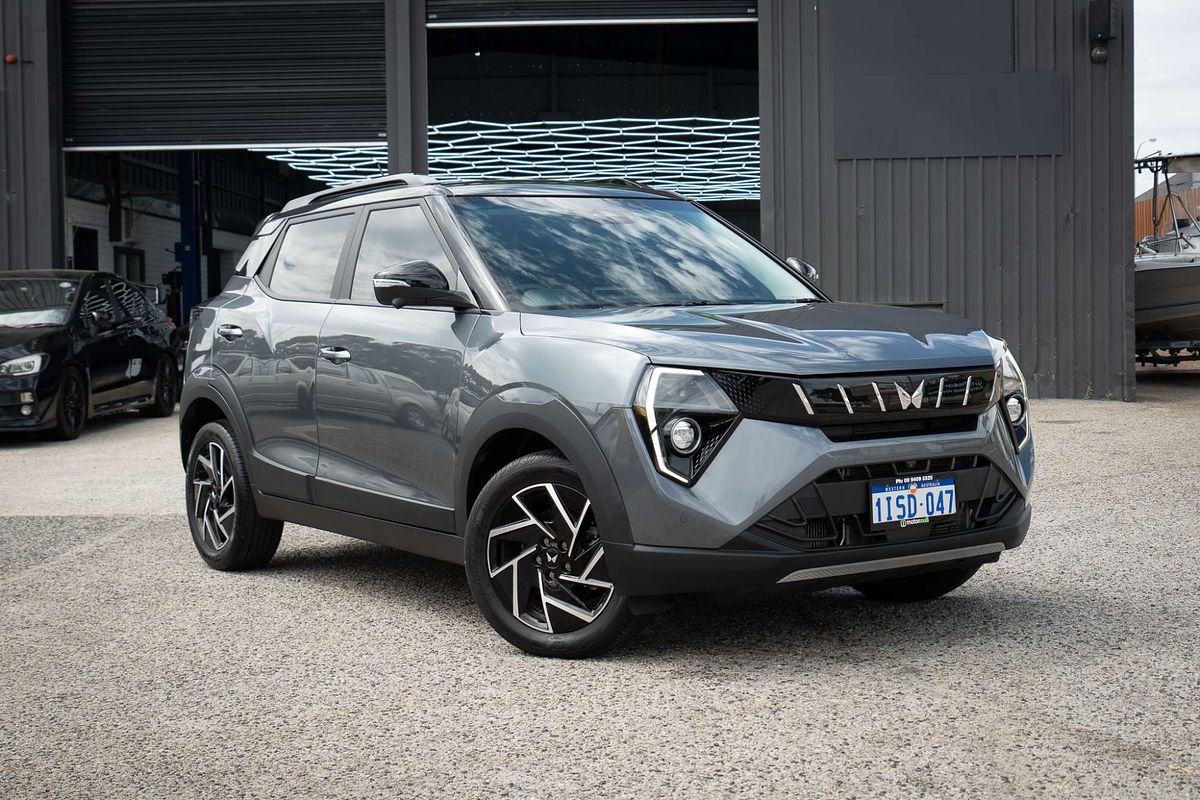 2025 Mahindra XUV3XO AX7L