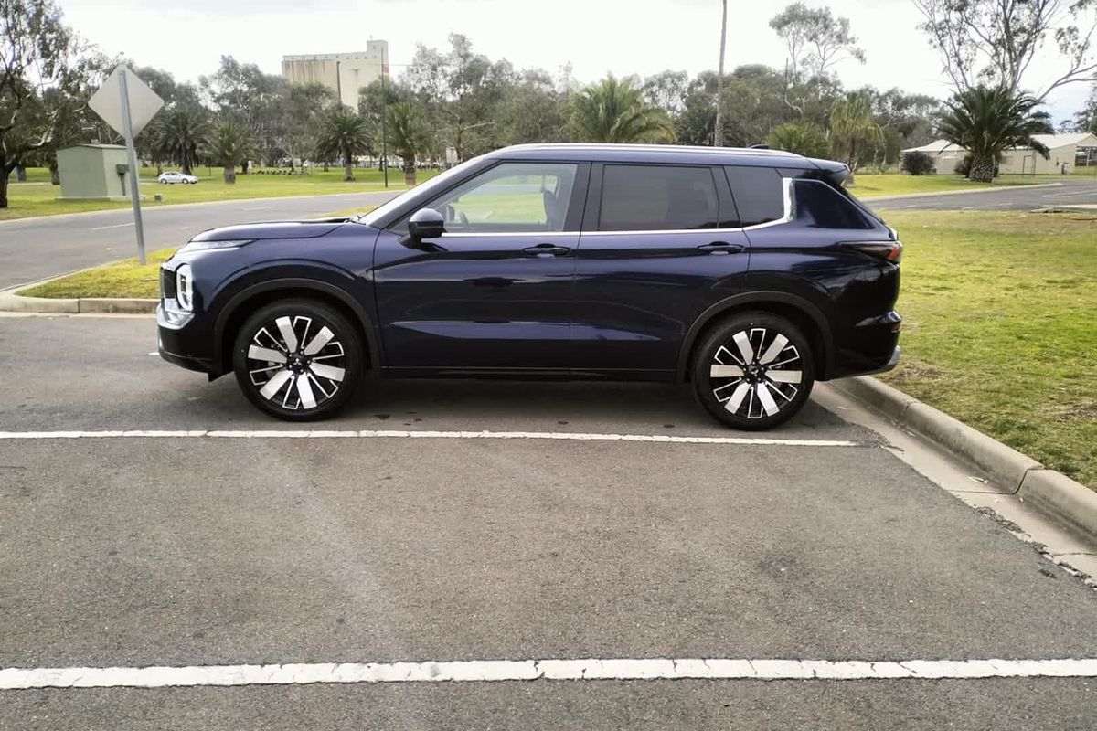 2025 Mitsubishi Outlander Exceed ZM