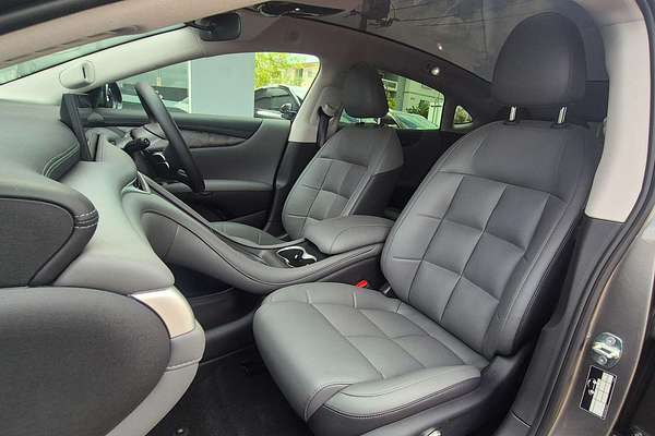 2025 MG IM5 Performance P12L thumb-9