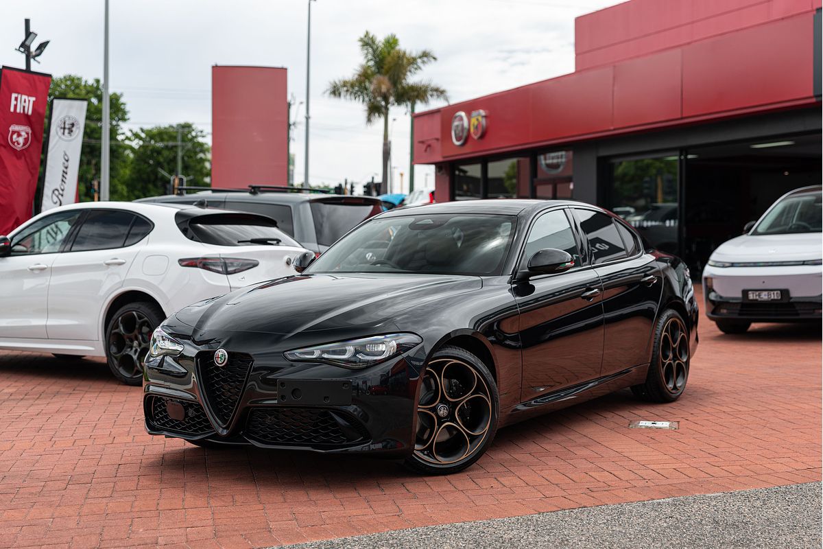 2025 Alfa Romeo Giulia Intensa Series 5