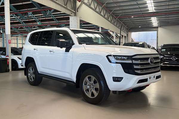 2024 Toyota Landcruiser Sahara FJA300R