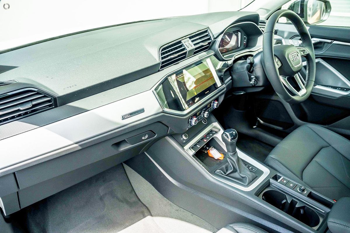 2026 Audi Q3 35 TFSI S line edition F3