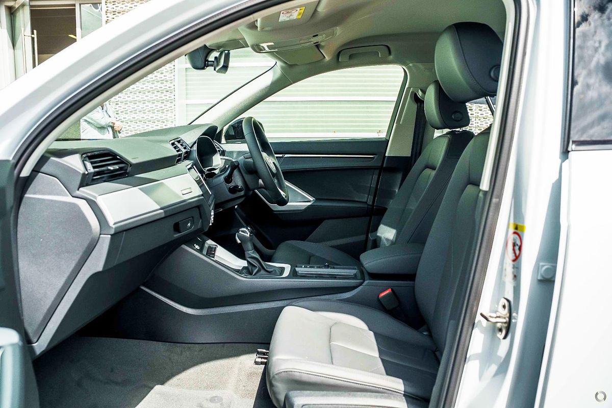 2026 Audi Q3 35 TFSI S line edition F3