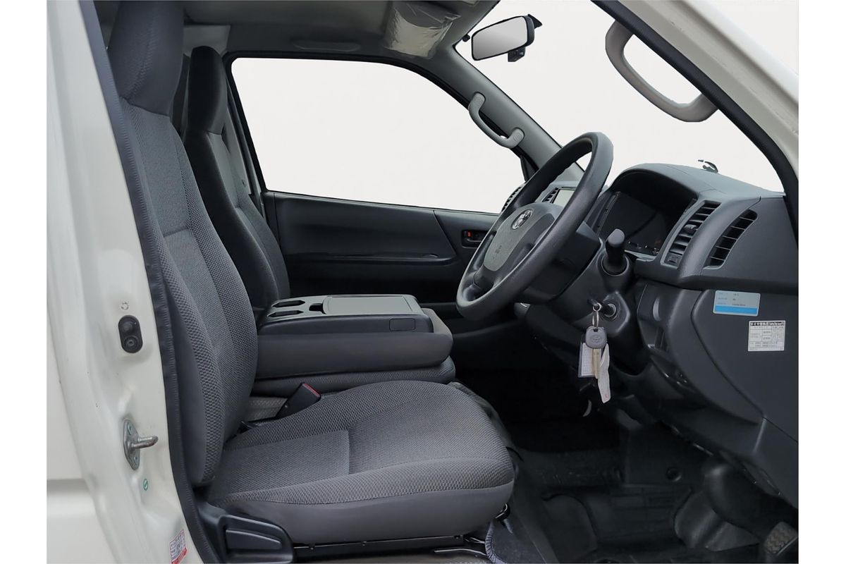 2016 Toyota Hiace DX 4WD