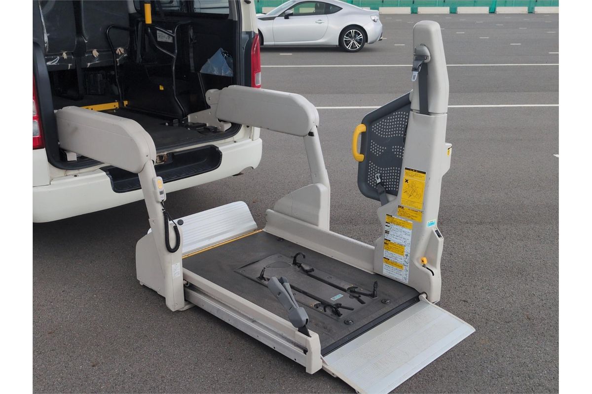 2011 Toyota Hiace DX Welcab