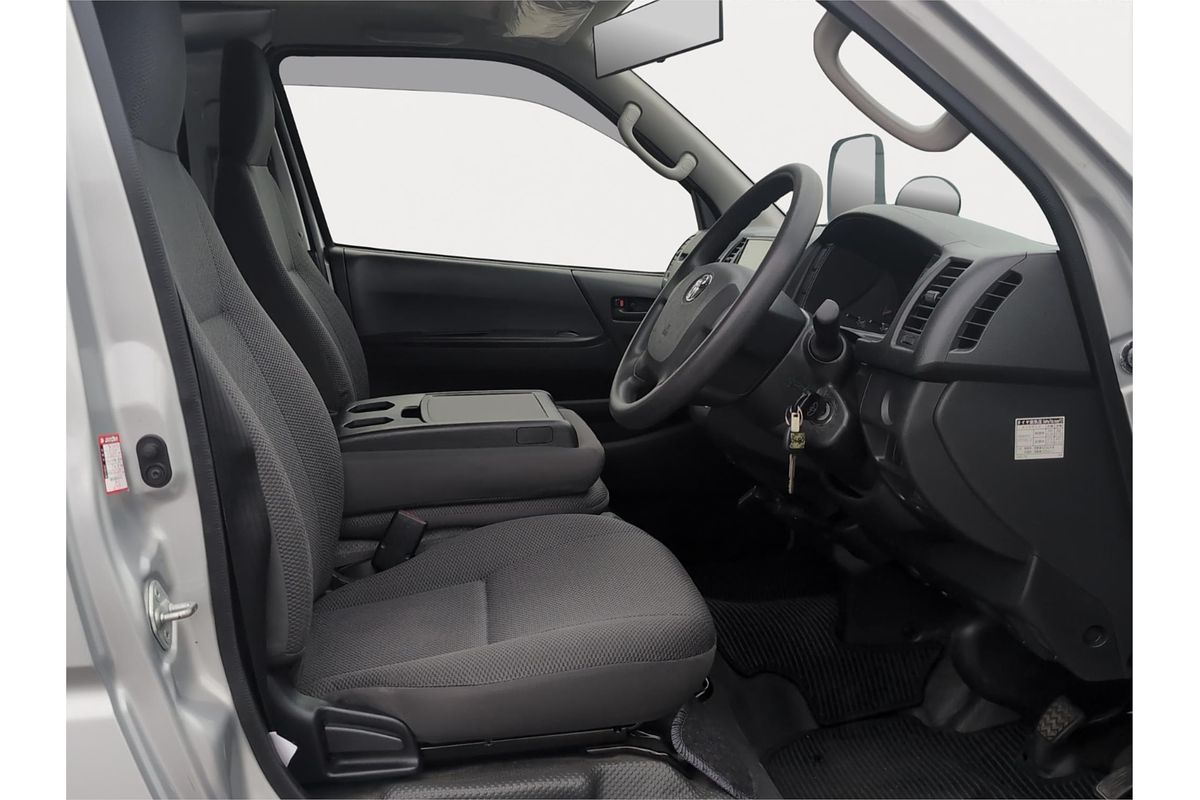 2017 Toyota Hiace DX 4WD