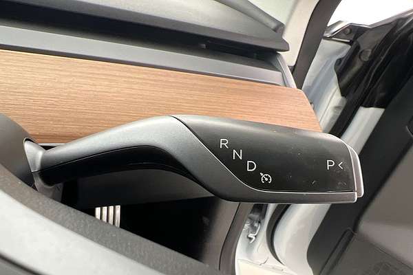 2019 Tesla Model 3 Performance thumb-15