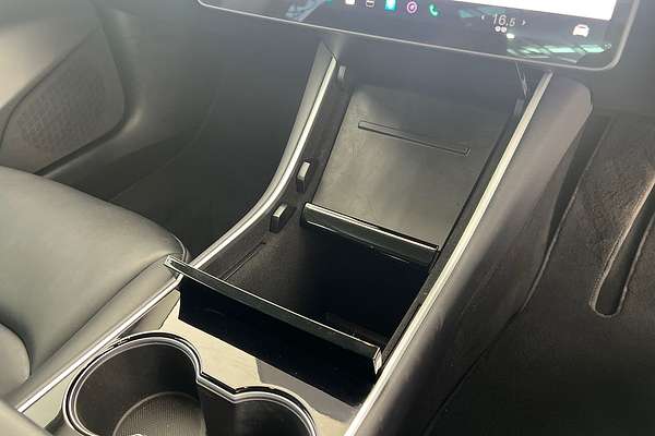 2019 Tesla Model 3 Performance thumb-16
