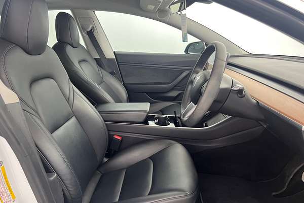 2019 Tesla Model 3 Performance thumb-8