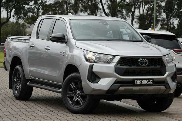 2025 Toyota Hilux SR 48V GUN126R 4X4