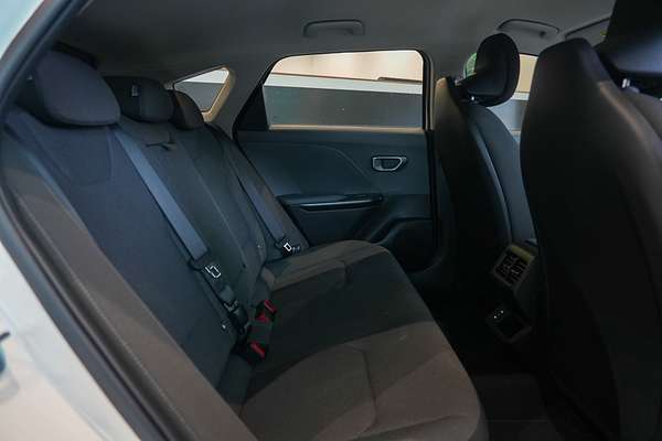 2025 Kia K4 S CL4m thumb-8
