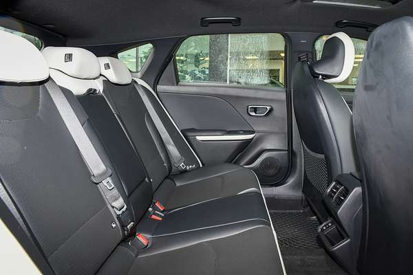 2025 Kia K4 GT-Line CL4m thumb-8