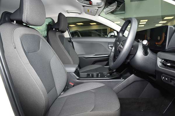 2025 Kia K4 S CL4m thumb-9