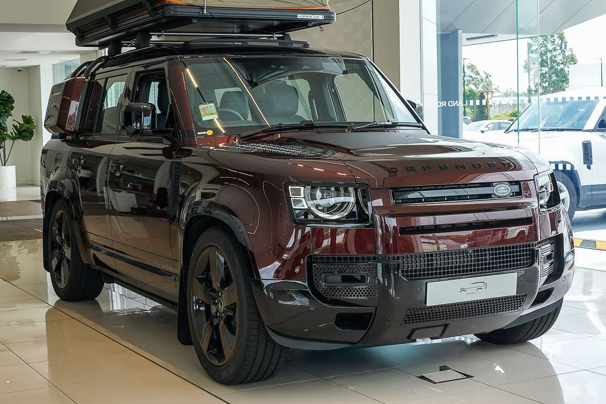 2025 Land Rover Defender 130 D350 X-Dynamic SE L663