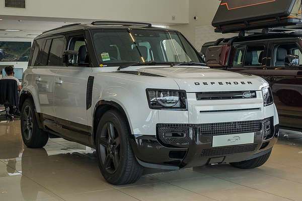 2025 Land Rover Defender 110 P400e X-Dynamic SE L663