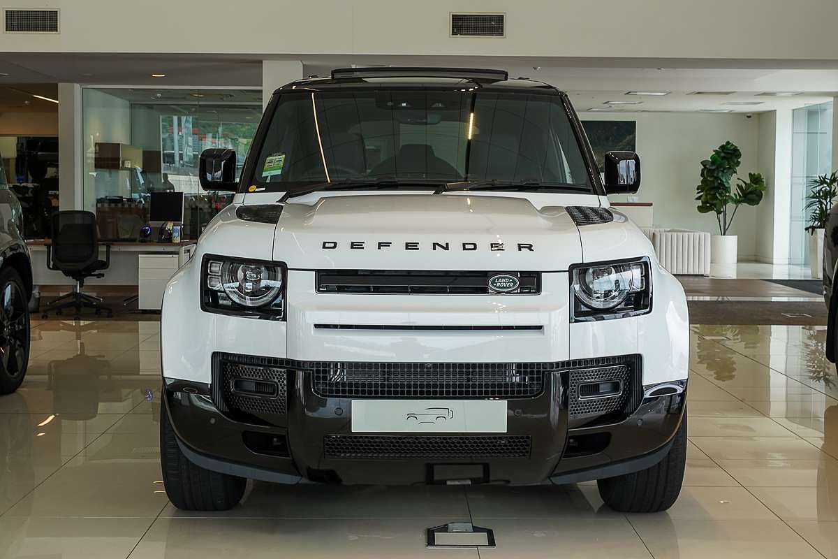 2025 Land Rover Defender 110 P400e X-Dynamic SE L663