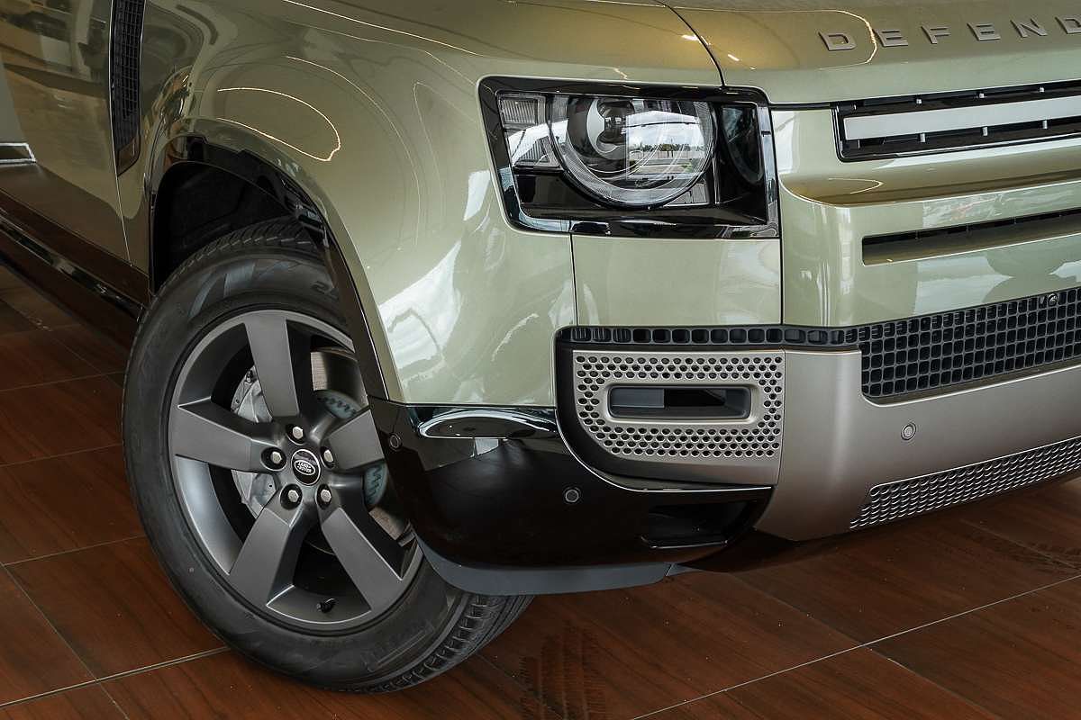 2025 Land Rover Defender 110 P400e X-Dynamic SE L663