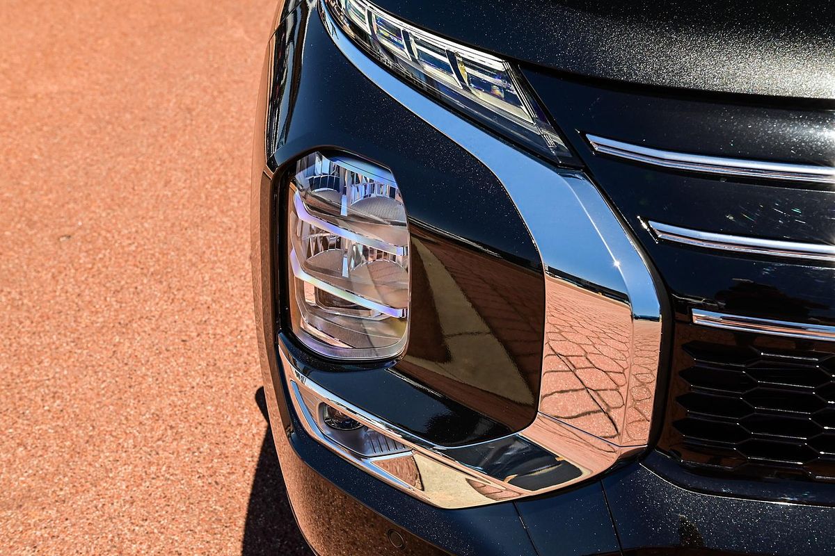 2025 Mitsubishi Outlander Exceed ZM