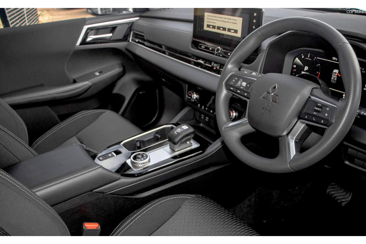 2025 Mitsubishi Outlander ES ZM 2WD