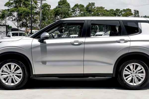 2025 Mitsubishi Outlander ES ZM 2WD