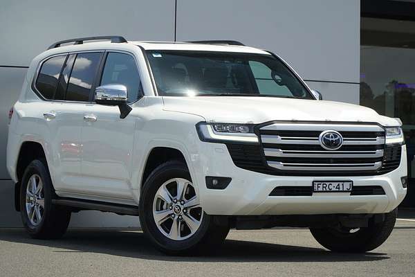 2022 Toyota Landcruiser Sahara FJA300R