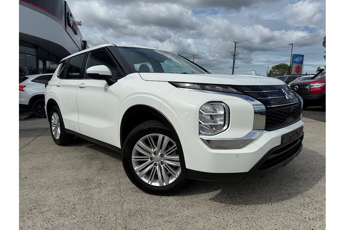 2023 Mitsubishi Outlander ES ZM