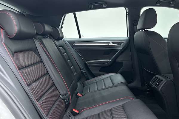 2019 Volkswagen Golf GTI 7.5 thumb-11
