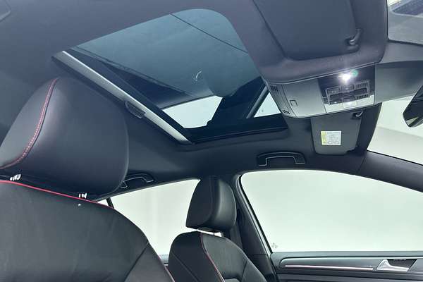 2019 Volkswagen Golf GTI 7.5 thumb-17