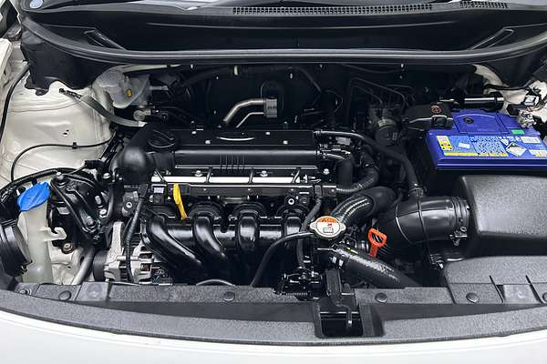 2013 Kia Rio S UB thumb-9